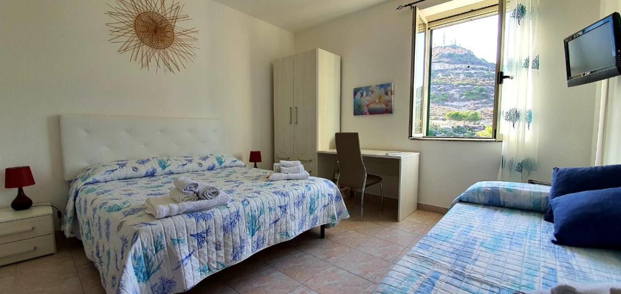 B&B Del Porto Боза-Марина Екстер'єр фото