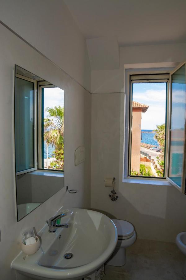 B&B Del Porto Боза-Марина Екстер'єр фото