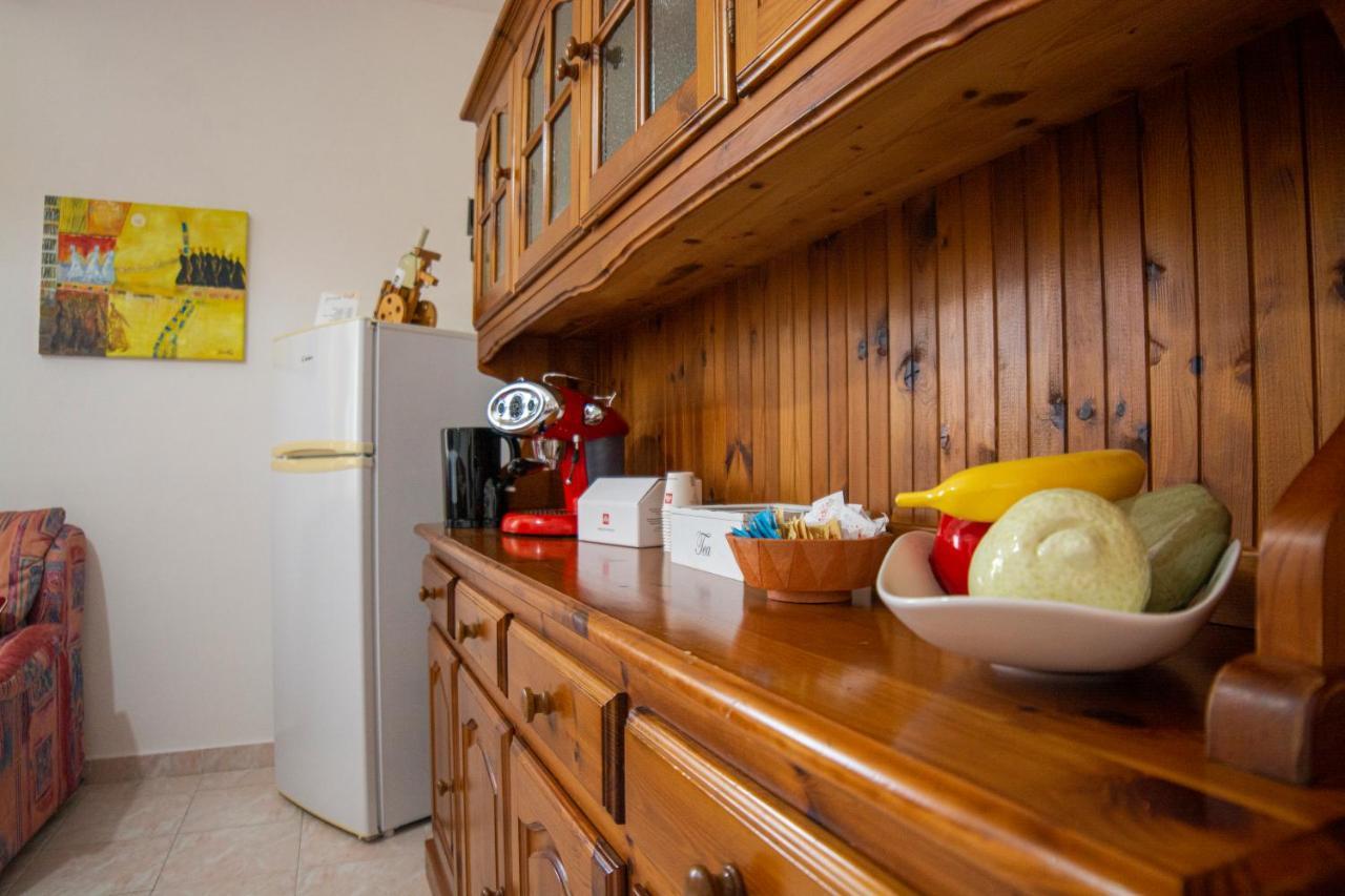 B&B Del Porto Боза-Марина Екстер'єр фото